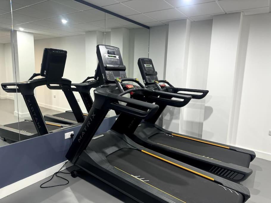 Luxury Oaks Suite, Free Private Parking, 2 Bed 2 Bathroom Apartment, Central Solihull Birmingham Dış mekan fotoğraf