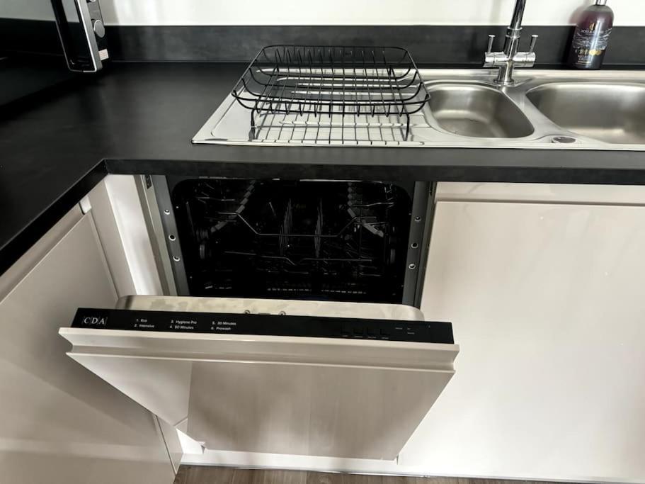 Luxury Oaks Suite, Free Private Parking, 2 Bed 2 Bathroom Apartment, Central Solihull Birmingham Dış mekan fotoğraf