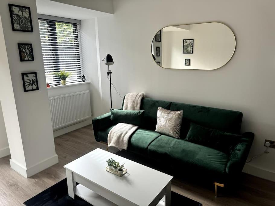 Luxury Oaks Suite, Free Private Parking, 2 Bed 2 Bathroom Apartment, Central Solihull Birmingham Dış mekan fotoğraf